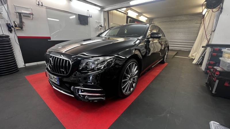 Application de traitement céramique Gtechniq haut de gamme sur Mercedes Classe E